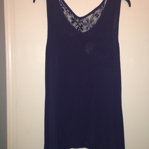 Tank top with a minimal amount of lace in the back - Picture 1 of 2